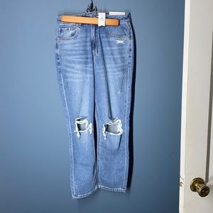 NWT American Eagle Mom Jeans | Size 6 Short